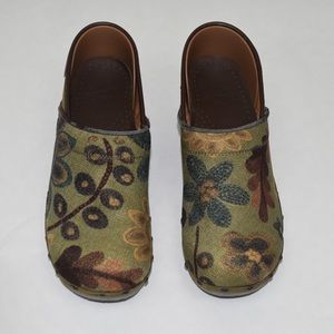 Dansko Linen flowers clogs size 40